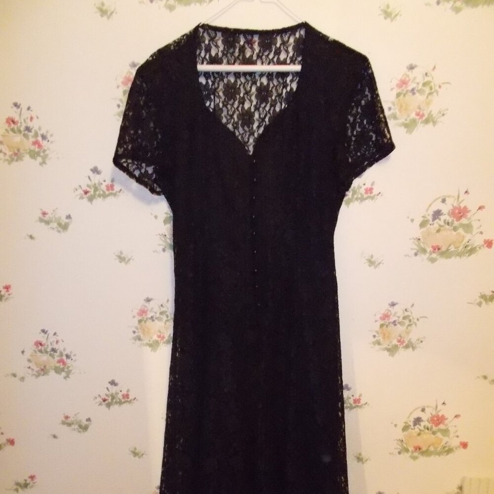 Elegant Laura black lace formal dress in sz 9